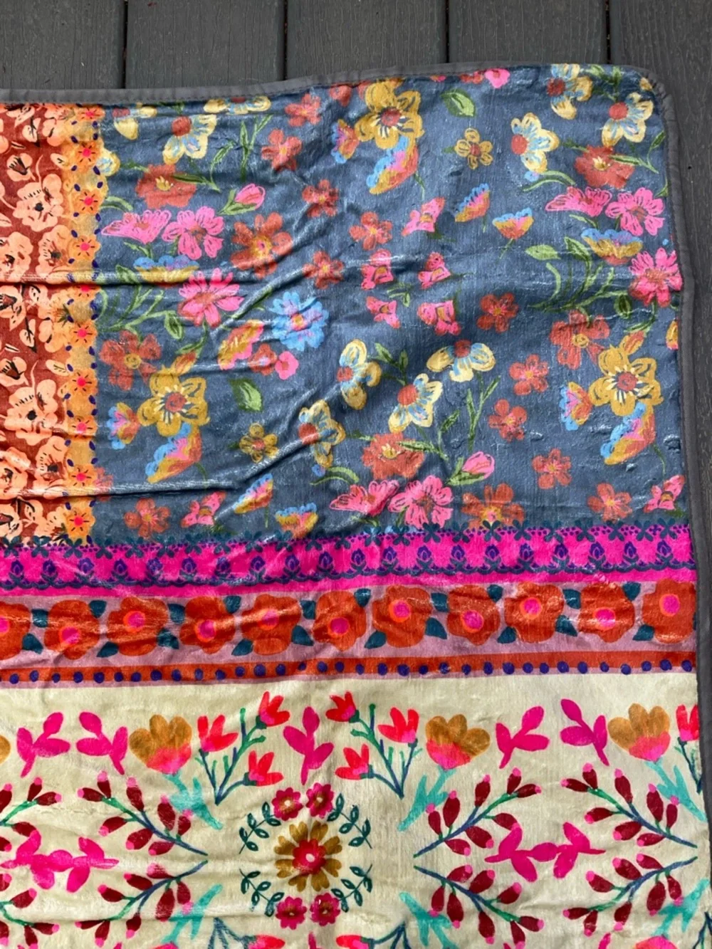 Natural Life Water Resistant Picnic Blanket 57”x72”Patchwork Floral w/Gray edge